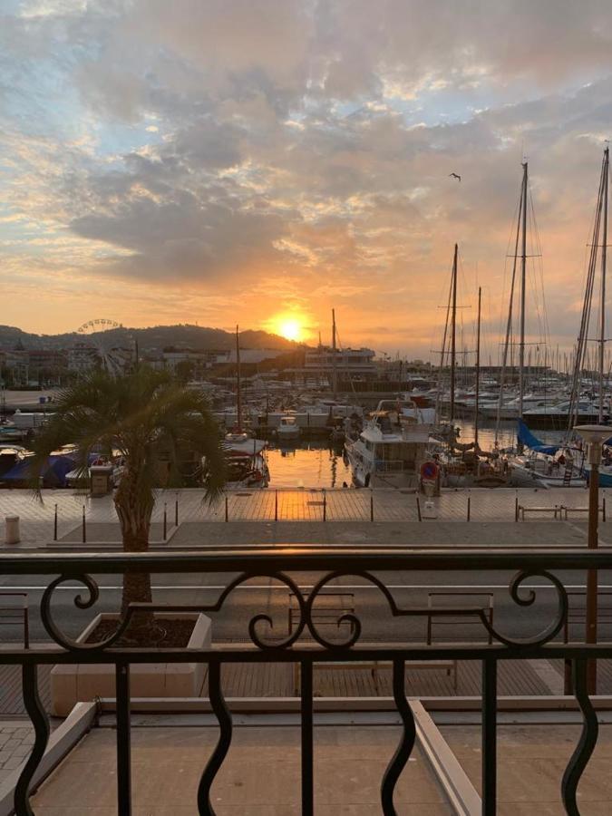 Cannes Old Port, Seafront & Seaview, Yacht Show Port Екстериор снимка