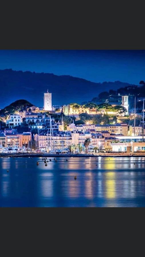 Cannes Old Port, Seafront & Seaview, Yacht Show Port Екстериор снимка
