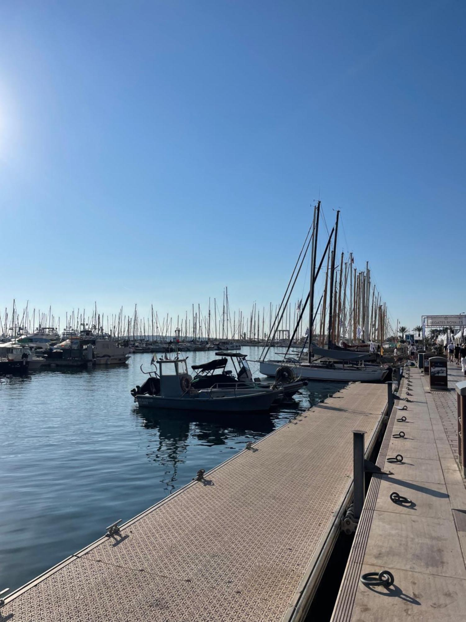 Cannes Old Port, Seafront & Seaview, Yacht Show Port Екстериор снимка